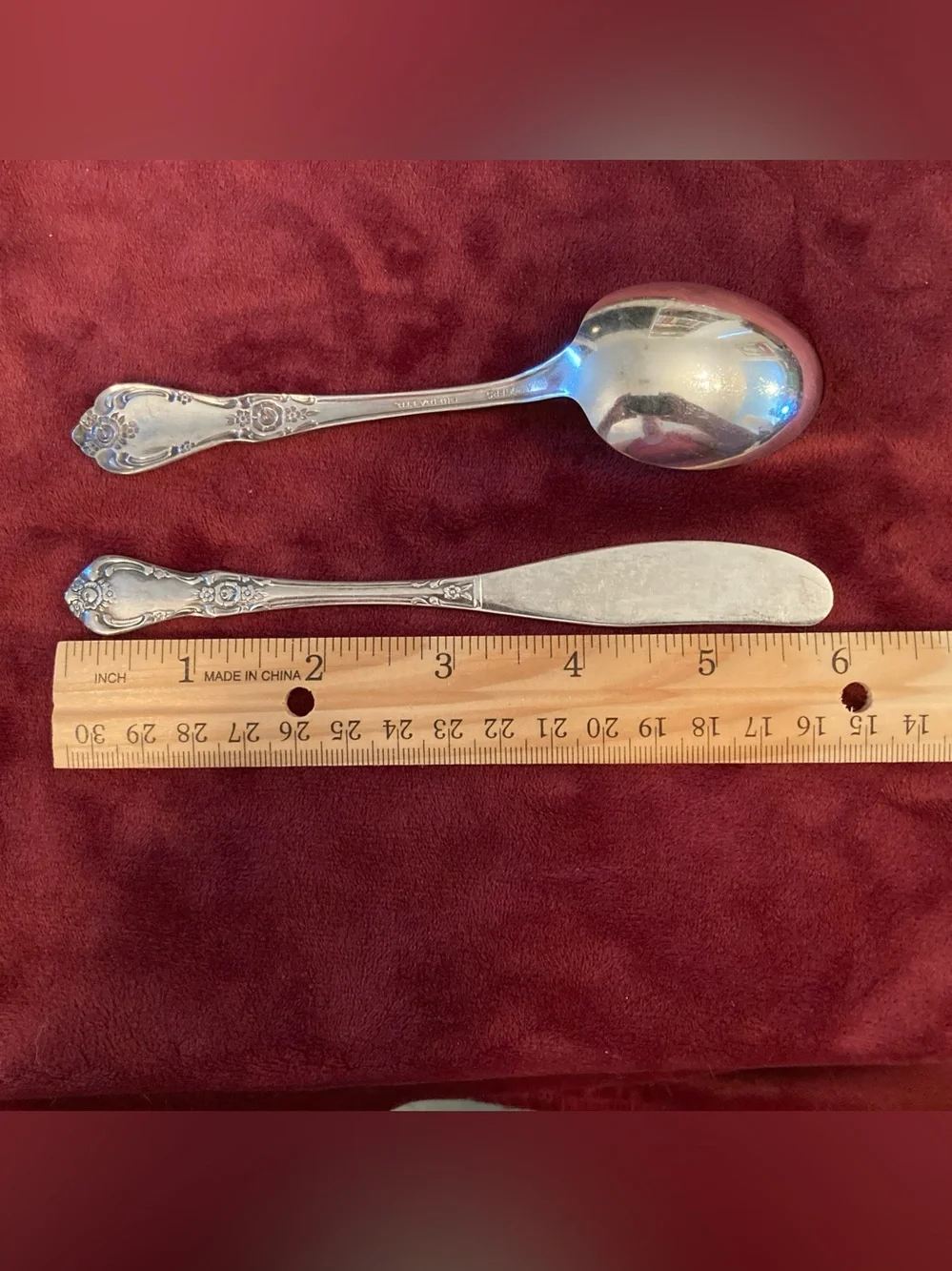 Set of 4 Wm A Rogers Oneida Sectional Silver Plate 7” Soup Spoons + 2 pieces